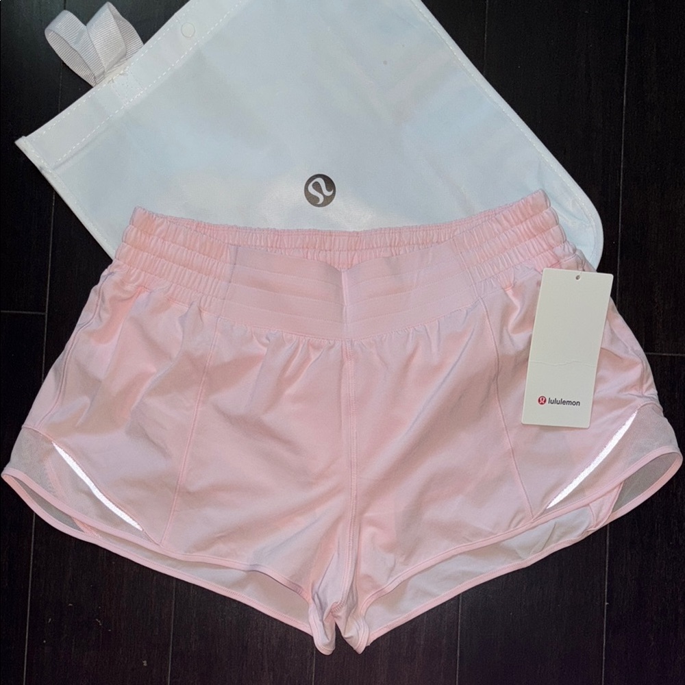 LULULEMON HOTTY HOT HR SHORTS 2.5” in STRAWBERRY MILKSHAKE 🍓 SZ 12 NWT